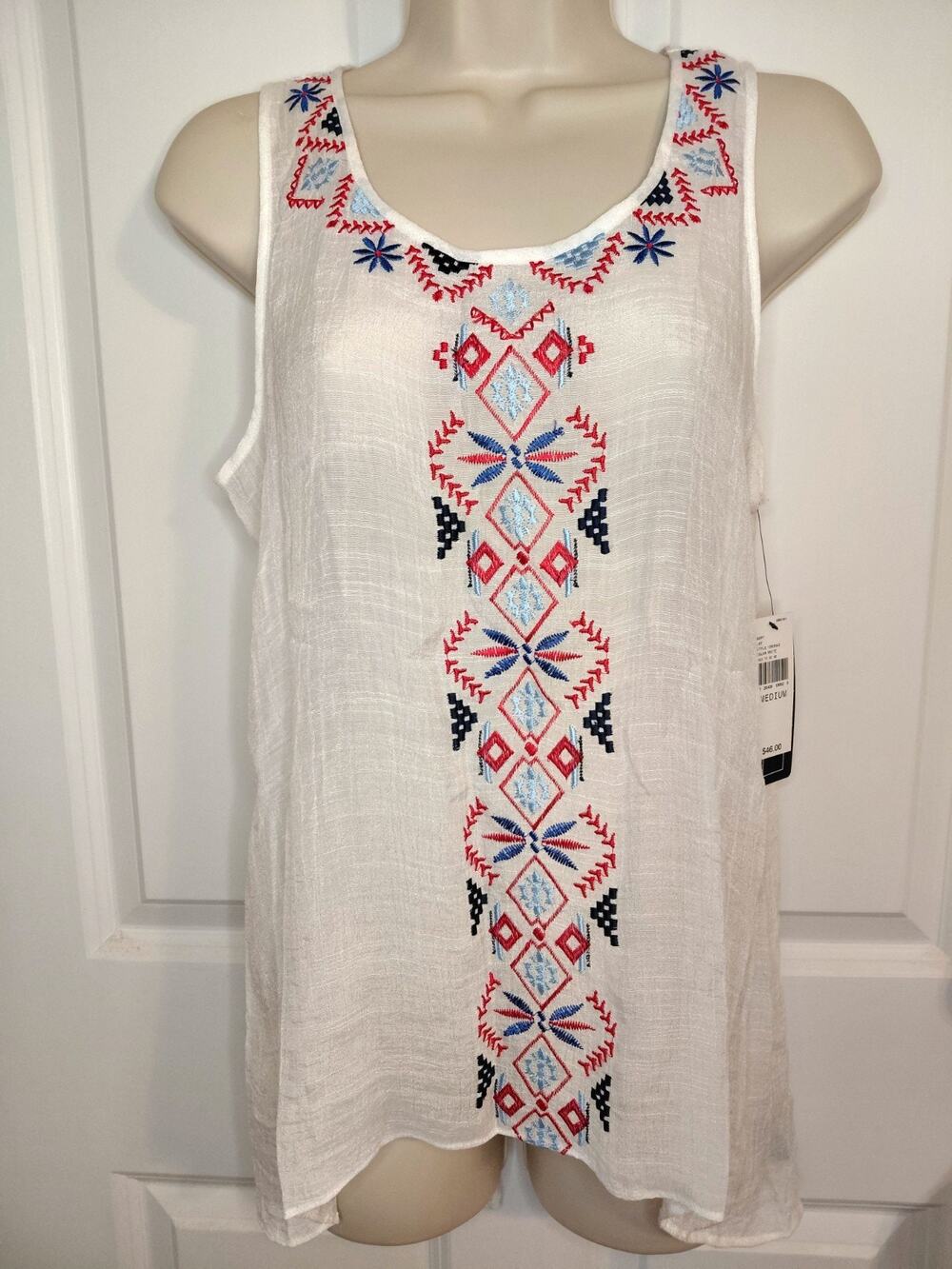 A. Byer Boho White Sleeveless Summer Tank w/ Embroidery. NWT. Size Medium.